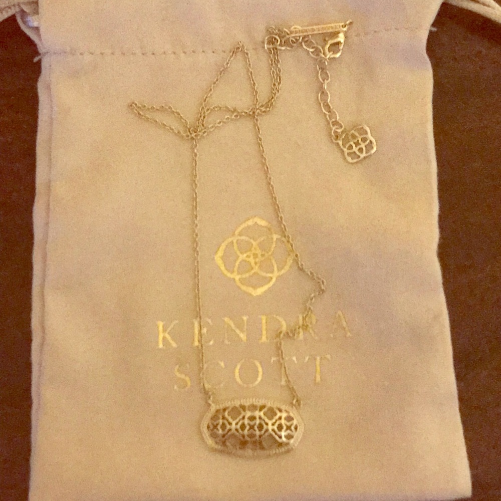 Kendra Scott necklace
